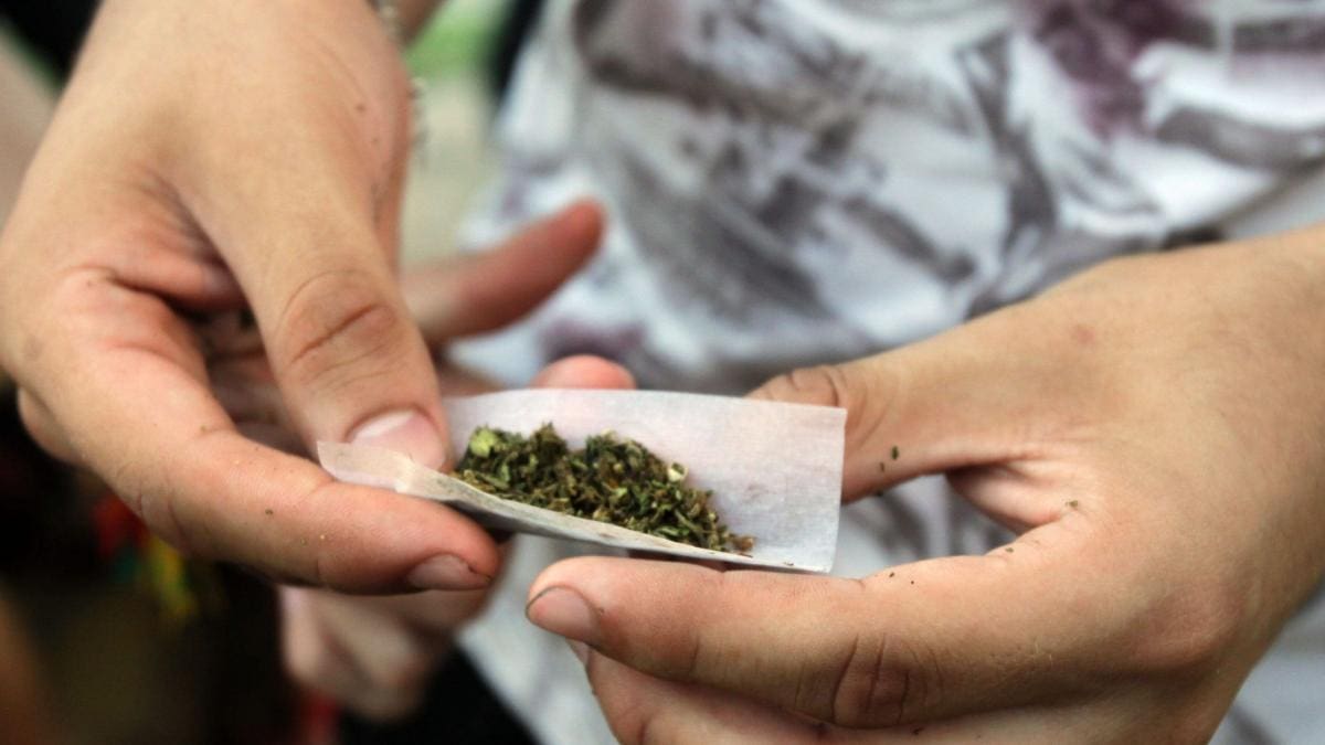 Foto de referencia de venta de marihuana.