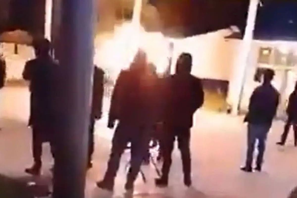 Video: comunidad quemó vivos a hombre y mujer porque sospechaban que eran brujos