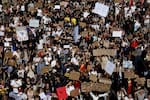 Francia denuncia hechos violentos y se prepara para posibles disturbios este sábado