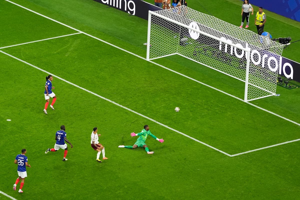 El lateral Pedro Porro marcó el segundo gol de España contra Francia en el duelo por las semifinales del Mundial. //Foto, AP: Jessica Tobias