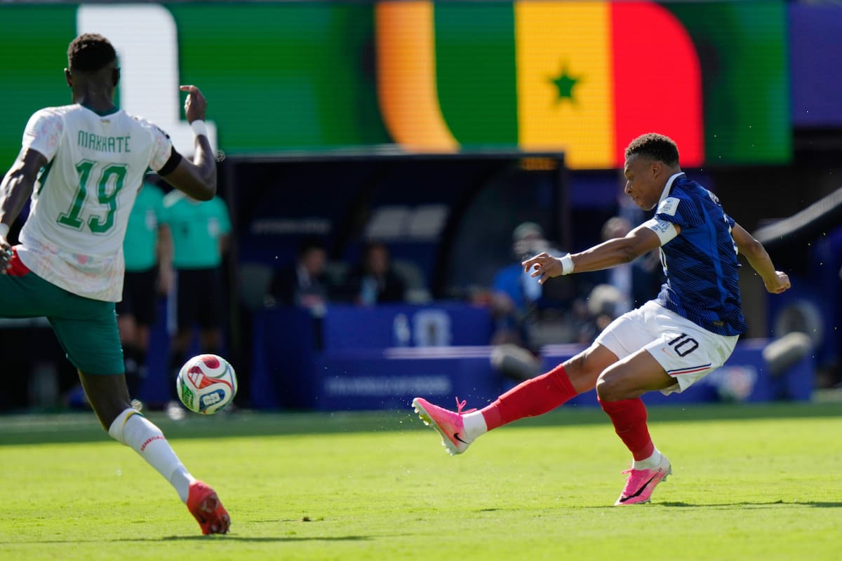 El francés Kylian Mbappé marcó dos golazos en la victoria de Francia sobre Senegal en el Mundial 2026. //Foto, AP: Steve Luciano