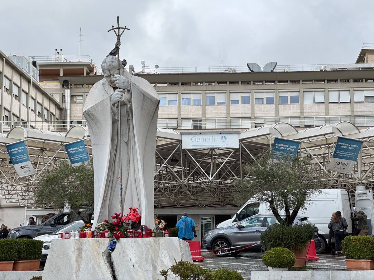 Una vista general del hospital Agostino Gemelli de Roma, donde el Papa Francisco, ingresó en la mañana del viernes. //EFE