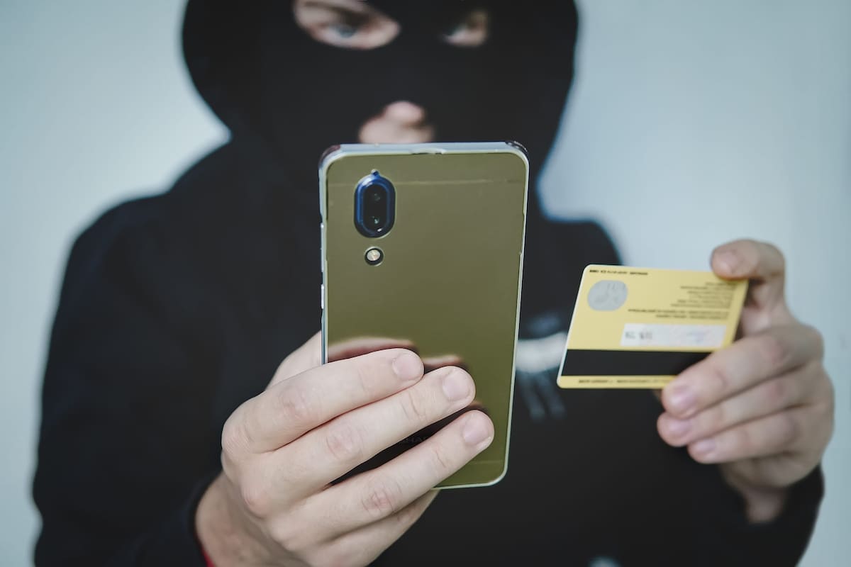Cuenta bancaria bloqueada por fraude: cómo recuperarla paso a paso // 123RF.