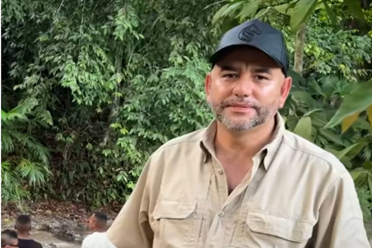 Fredy Castillo Carrillo, alias 'Pinocho', uno de los jefes de las Autodefensas Conquistadoras de la Sierra Nevada (ACSN), quiere someterse a la justicia. // Foto: captura de video - Youtube de Semana.
