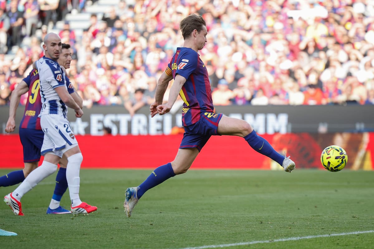 El centrocampista del FC Barcelona Frenkie de Jong será baja por varios encuentros. //Foto, EFE: Alberto Estévez