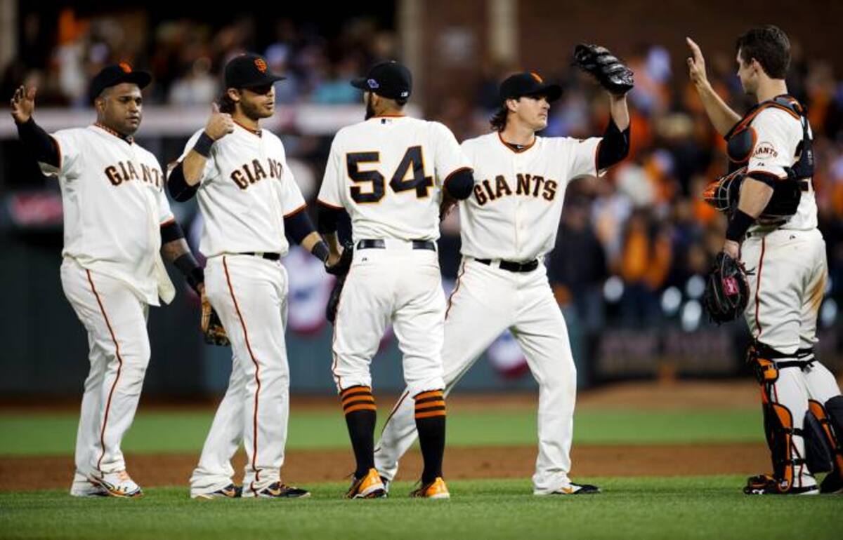 Los Gigantes de San Francisco aplastaron el lunes a los Cardenales de San Luis 7-1 y empataron así la serie (1-1) por el campeonato de la Liga Nacional. AP Jose Luis Villegas