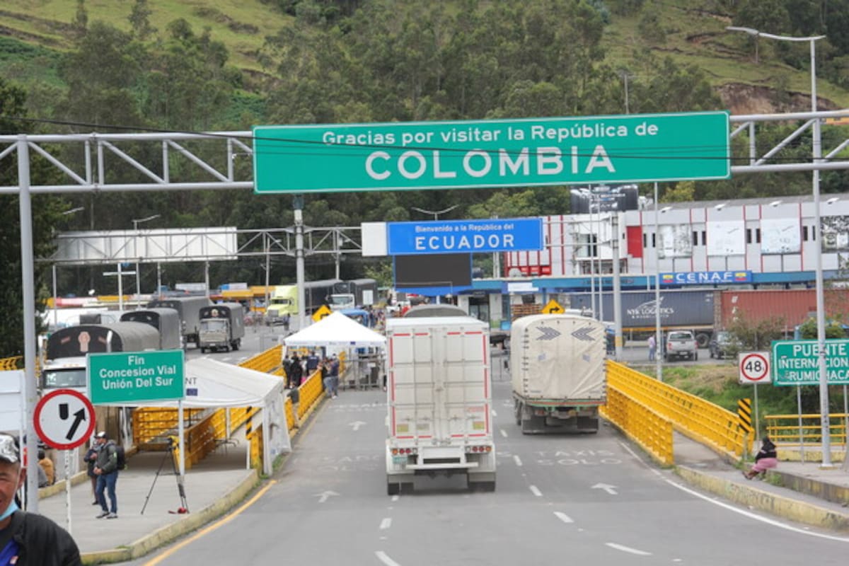 Camiones bloquearon la frontera entre Colombia y Ecuador por disputa comercial
