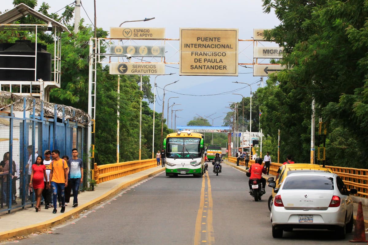 El puente internacional Francisco de Paula Santander que une a las ciudades de Cúcuta (Colombia) con Ureña (Venezuela). // Foto: EFE