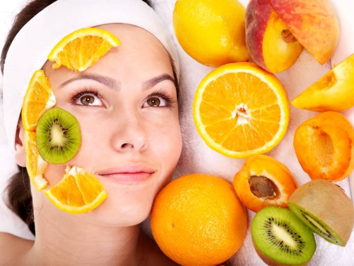 Los antioxidantes contenidos por las frutas tienen beneficios rejuvenecedores para el rostro, el cuerpo y el cabello. 123 ROYALTY FREE