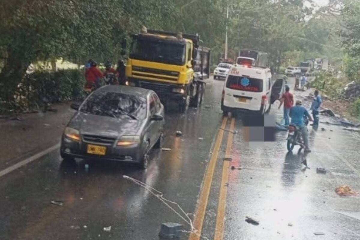 2 adultos mayores murieron en fuerte choque de una camioneta y una tractomula
