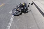 Mario Teherán esperaba un bebé y murió al chocar en su moto en Olaya Herrera