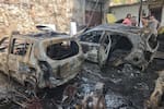 Fuerte incendió arrasó con 5 taxis y dejó otro con graves daños en Villa Estrella