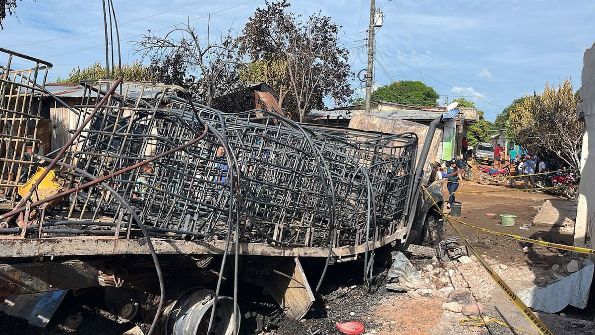 Así quedó el camión tras la explosión que originó el incendio. // FOTO: SUMINISTRADA POR HABITANTES DE TIQUISIO.