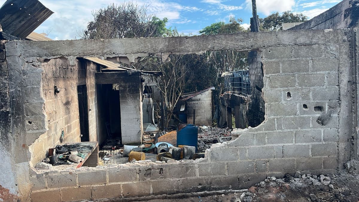 viviendas quedaron completamente destruidos por las llamas durante la emergencia registrada en Tiquisio. // FOTO: SUMINISTRADAS POR HABITANTES DE TIQUISIO.