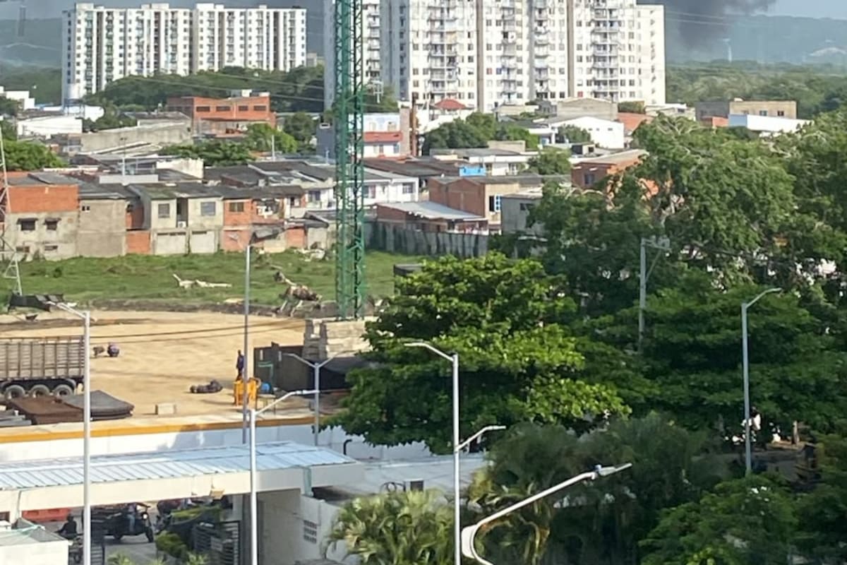 Video: así se observa voraz incendio en una urbanización en el sur de Cartagena