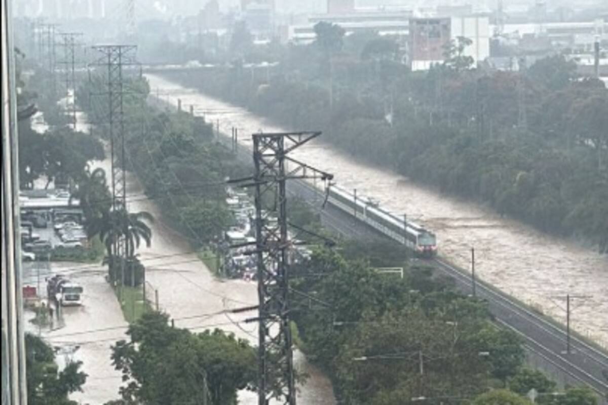 Fuertes lluvias dejan vías inundadas, caída de árboles y complicaciones en Medellín