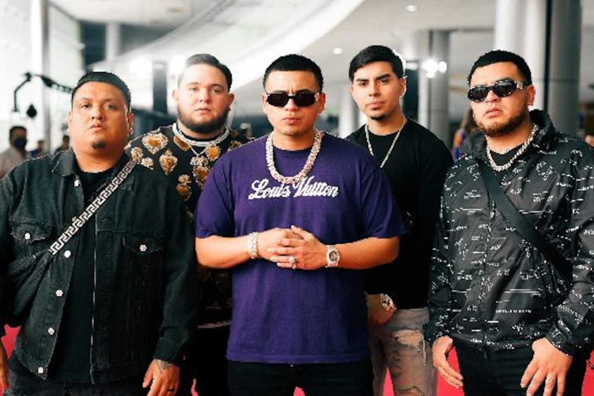 Fuerza Regida quiere que “no te enamores” con su nuevo álbum
