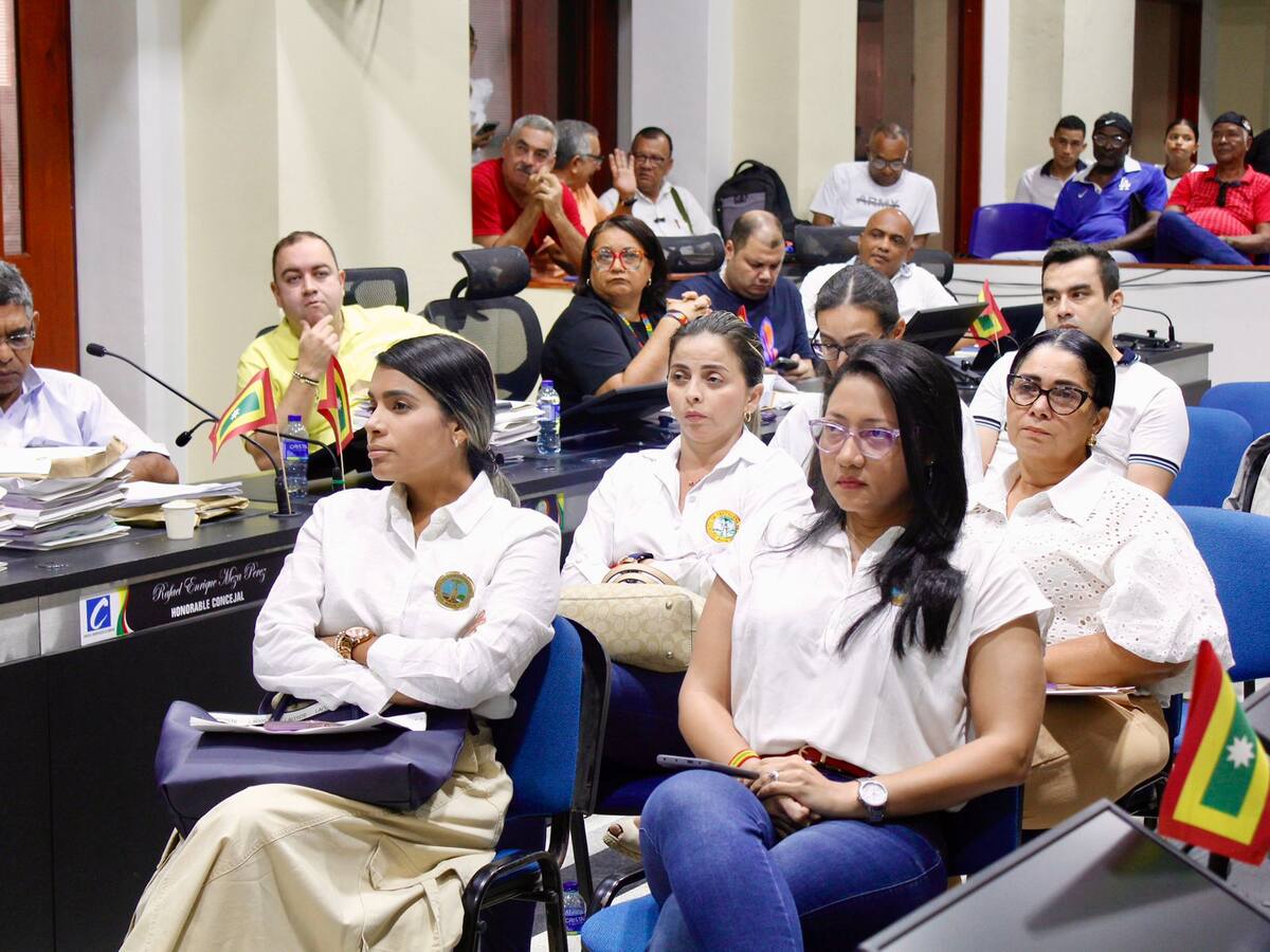 Funcionarios de la Secretaría General en sesión del concejo de Cartagena.// Foto: cortesía.