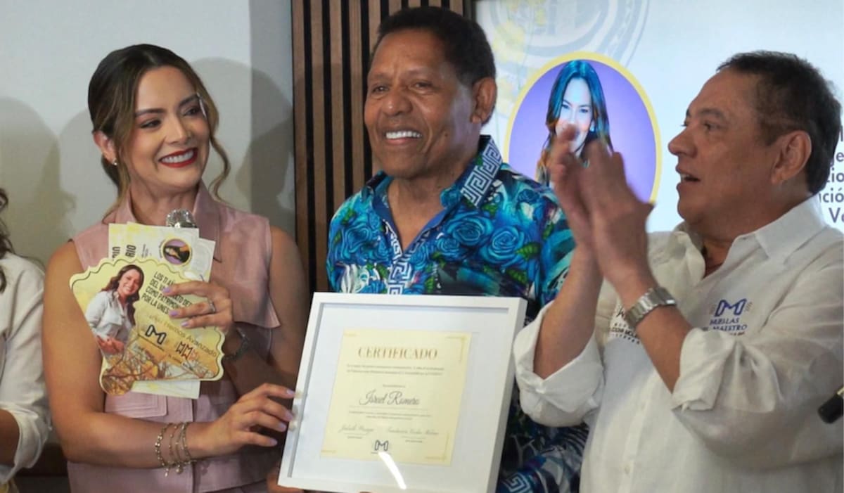 Julieth Peraza, gestora cultural y cofundadora de la Fundación Cocha Molina; Israel Romero, acordeonista del Binomio de Oro, y Gonzalo Arturo, ‘El Cocha’ Molina.//Cortesía FCM.