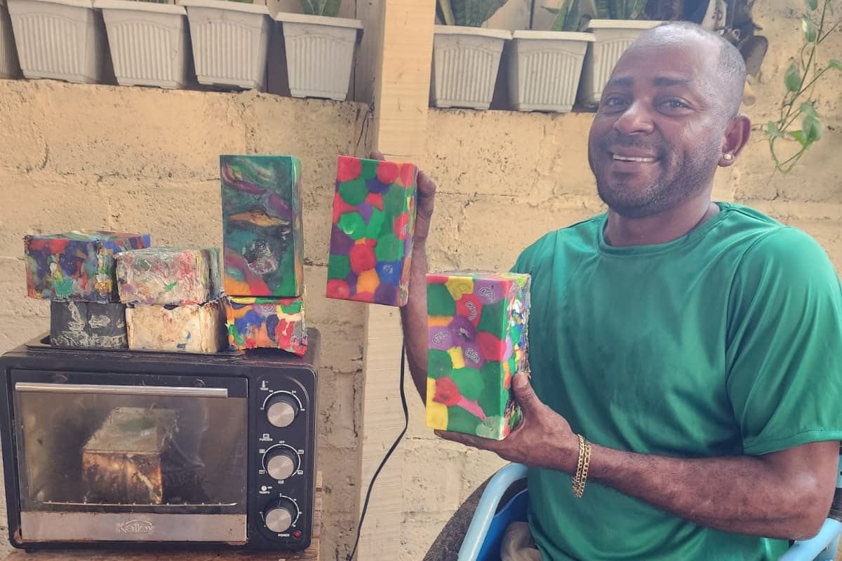 Fundación en Cartagena convierte el reciclaje en una apuesta por los ladrillos ecológicos