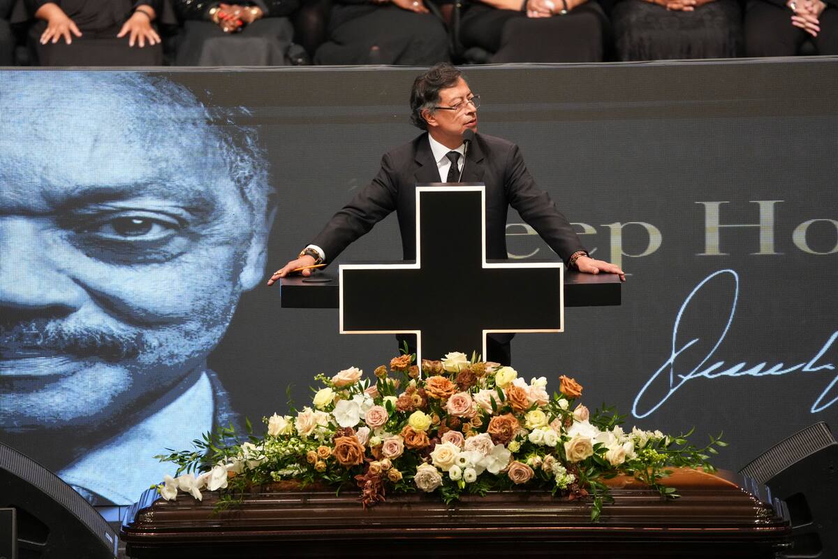 Video: Gustavo Petro vivió incómodo momento en funeral de Jesse Jackson