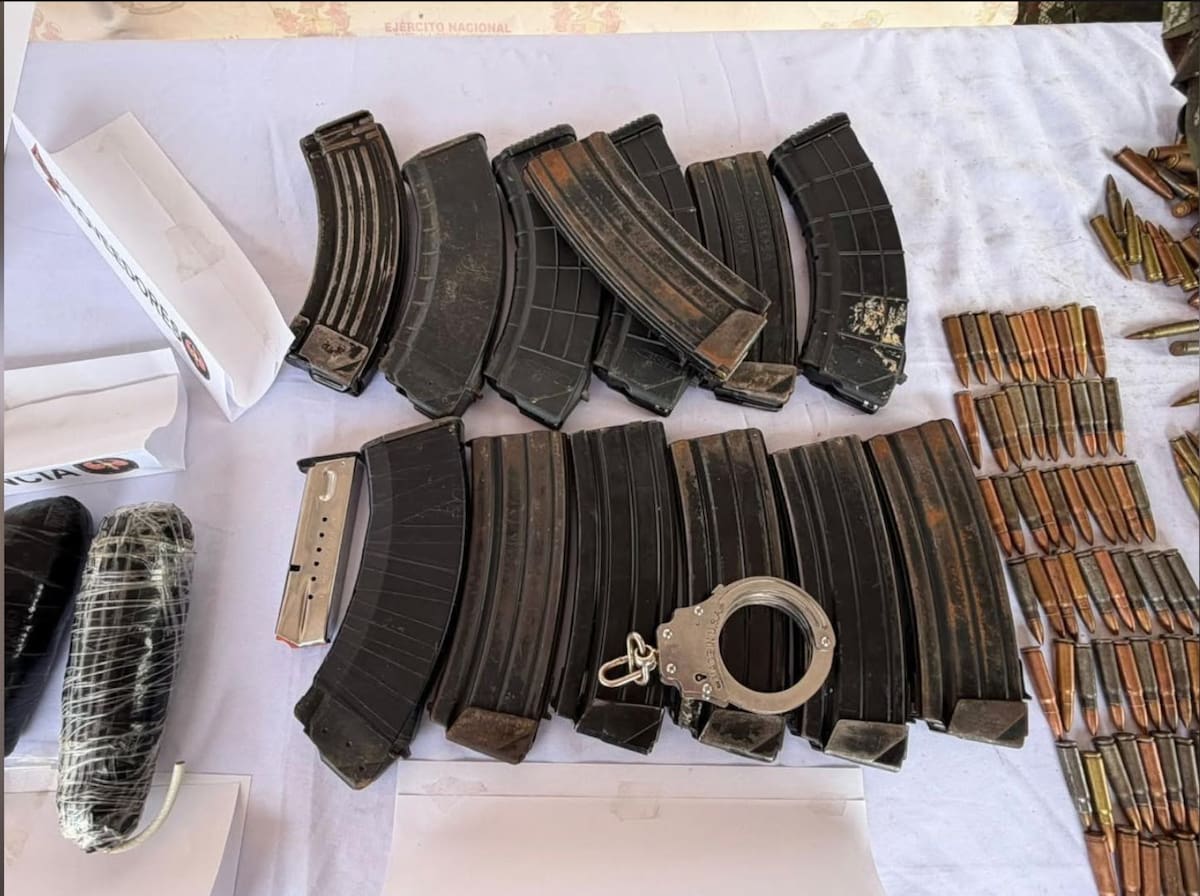 Fusiles, explosivos y 921 cartuchos: el arsenal incautado en el sur de Bolívar.