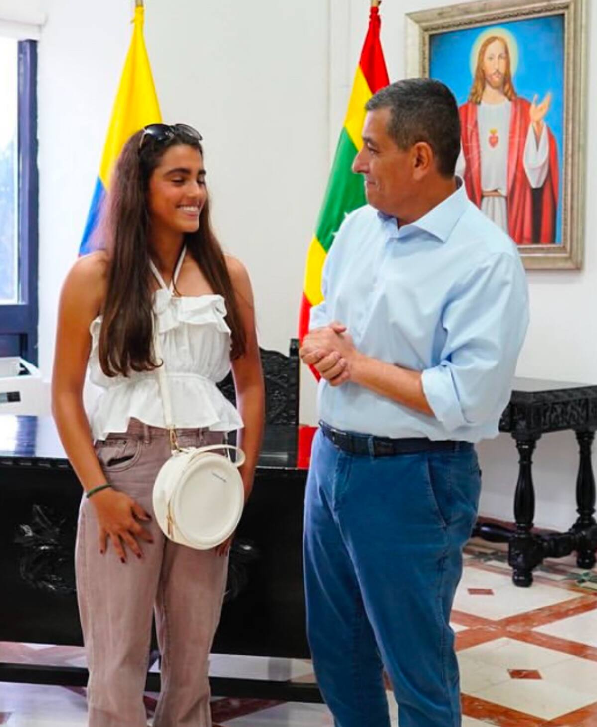 El alcalde de Cartagena, Dumek Turbay, ayudará a Gaby a que tenga el mejor roce internacional que sea posible. //Cortesía