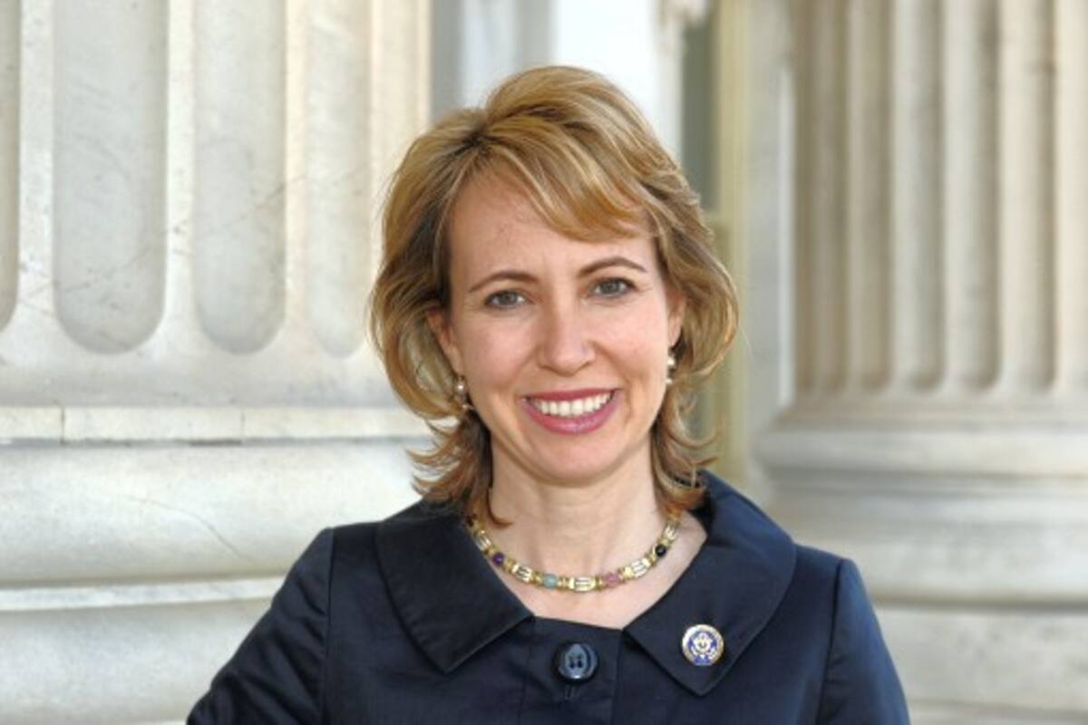 Gabrielle Giffords puede hablar con implante. ARCHIVO
