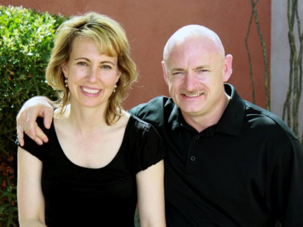 Mark Kelly y Gabrielle Giffords: historia de amor por lo alto.