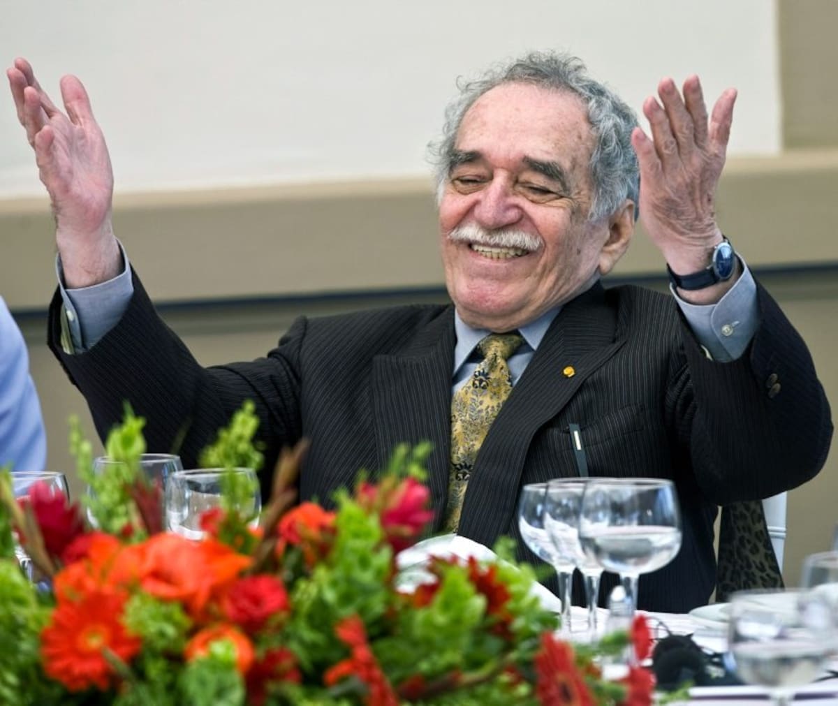 El escritor colombiano Gabriel García Márquez gestos durante la celebración de 80 cumpleaños el escritor mexicano Carlos Fuentes en la Ciudad de México, el 17 de noviembre de 2008. El octogenario escritor García Márquez lanzará el próximo 29 de octubre un nuevo libro titulado "Yo no vengo un Discurso Decir las Naciones Unidas" (No estoy aquí para dar un discurso), que agrupa 22 textos escritos para ser leídos en público. (Foto: archivo/VANGUARLIBERAL )