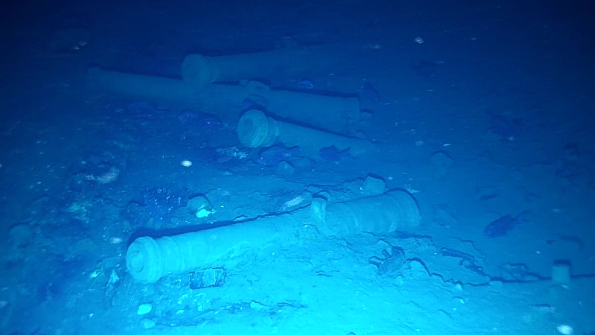 Varios objetos han sido identificados a más de 600 metros de profundidad, en el área arqueológica del Galeón San José. // Dimar