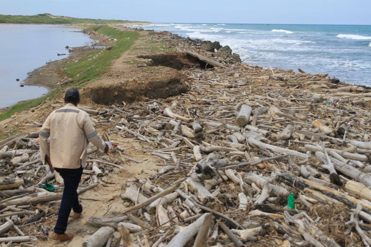 El Mar Caribe amenaza con destruir jarillón en Galerazamba