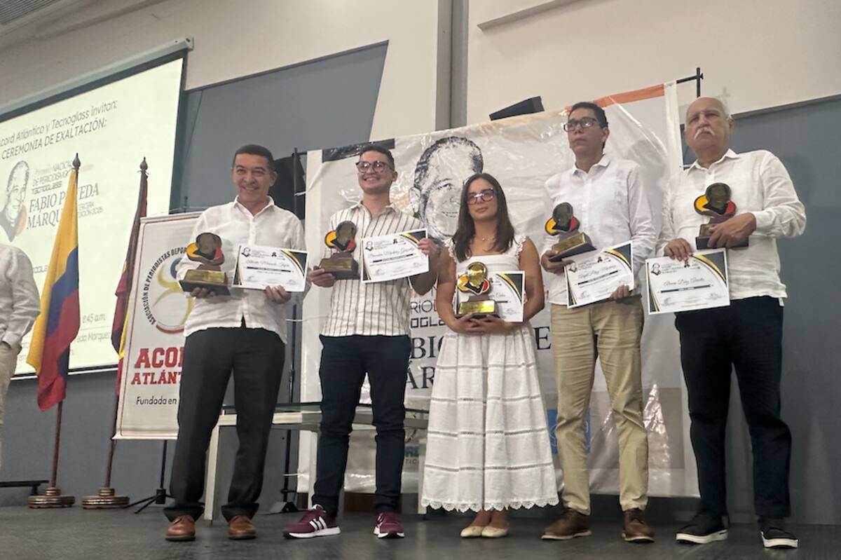 Alberto Mercado, Brandon Martínez, Cecilia 'La Chechi' Baena, Ángel Pérez y Álvaro Díaz Arrieta, recibieron el Premio Nacional de Periodismo Deportivo o Tecnoglass Fabio Poveda Márquez.//Juan M. Cantillo-El Universal.
