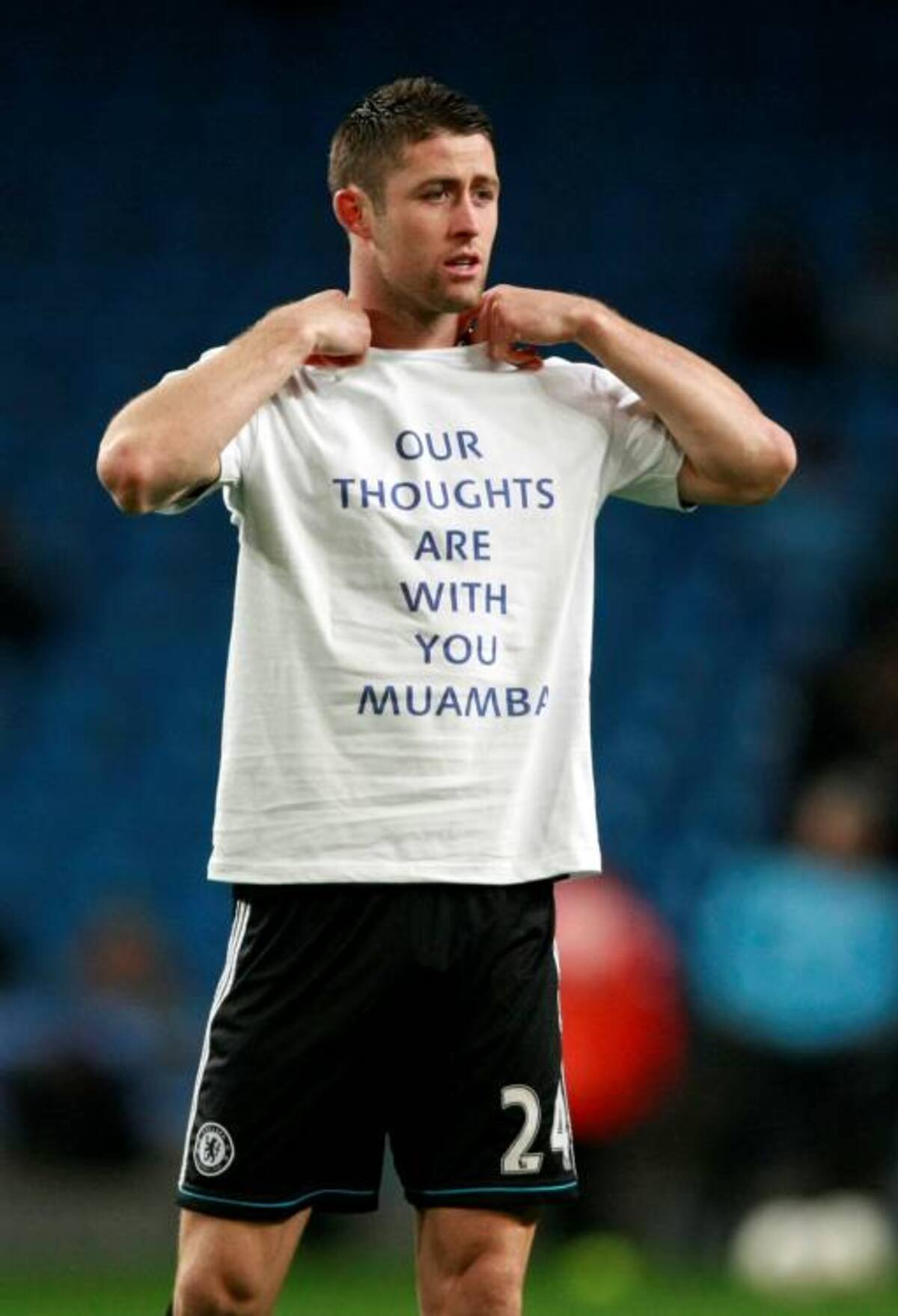 Los futbolistas han sido solidarios con su compañero a través de mensajes en sus camisetas. Archivo