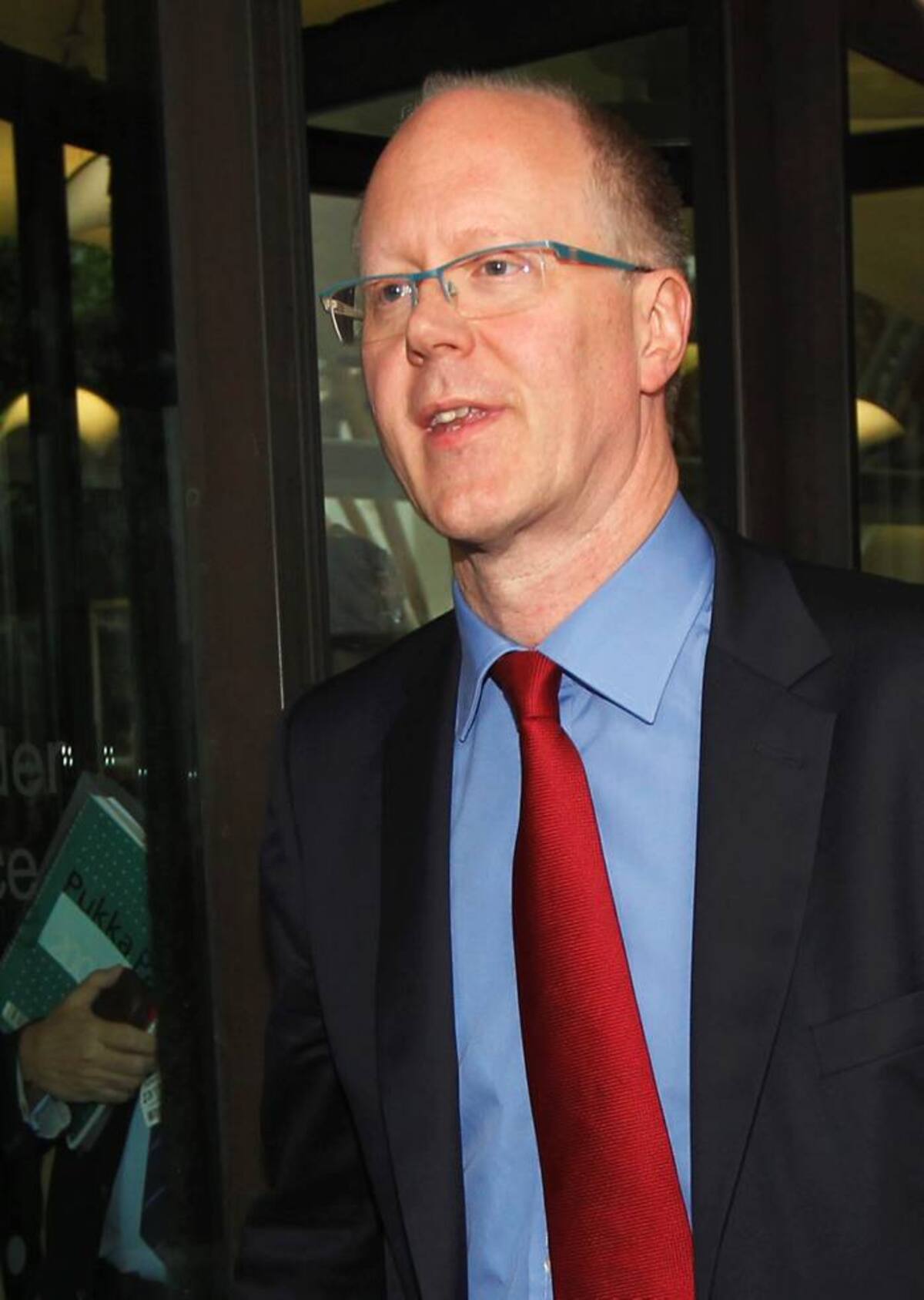 Entwistle reconoció "un problema cultural" del pasado de la BBC, cuando Jimmy Savile era un verdadero ídolo para los adolescentes entre los años 60 y 80, como también un filántropo que actuó para reunir millones de libras en el marco de actividades caritativas. AP Sang Tan