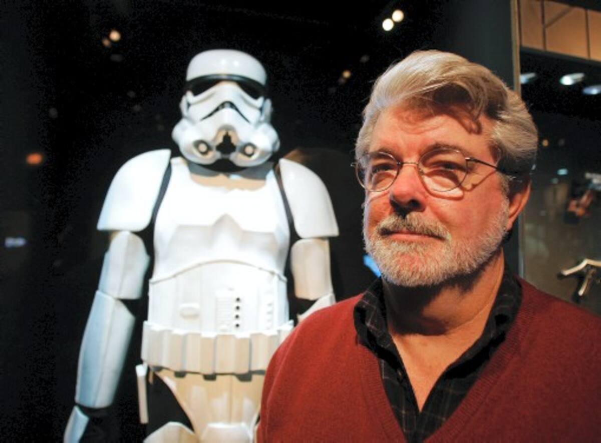 El creador de los cascos blancos utilizados en la cinta original “La guerra de las galaxias” puede seguir produciendo los cascos. AP