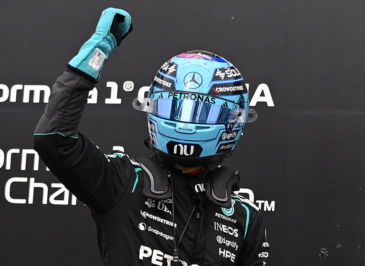 El piloto británico de Mercedes, George Russell, celebra tras conseguir la pole position durante la sesión de clasificación del Gran Premio de Canadá. //Foto, AP: Graham Hughes/The Canadian Press