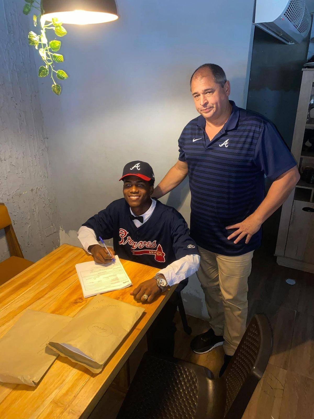Geowin Gómez estampó su firma recientemente con los Bravos de Atlanta. //CORTESÍA