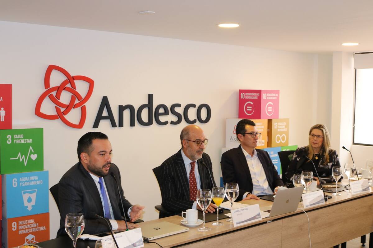 Aspecto de la reunión donde estuvo Edwin Palma, Agente Interventor de Air-e, como invitado en el foro de Andesco.//Cortesía.