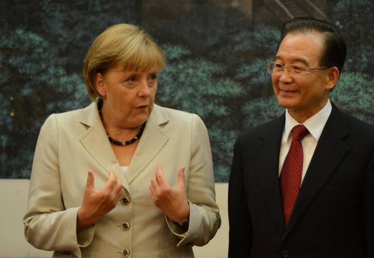 La Canciller alemana, Angela Merkel detalló a su homólogo chino Wen Jiabao las medidas que Europa piensa tomar para superar la crisis. AFP MARK RALSTON