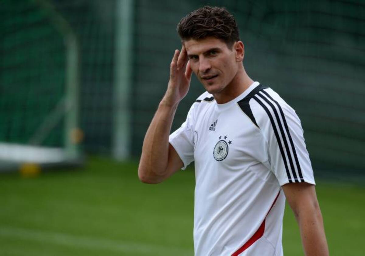 Mario Gómez, atacante de Alemania. AP
