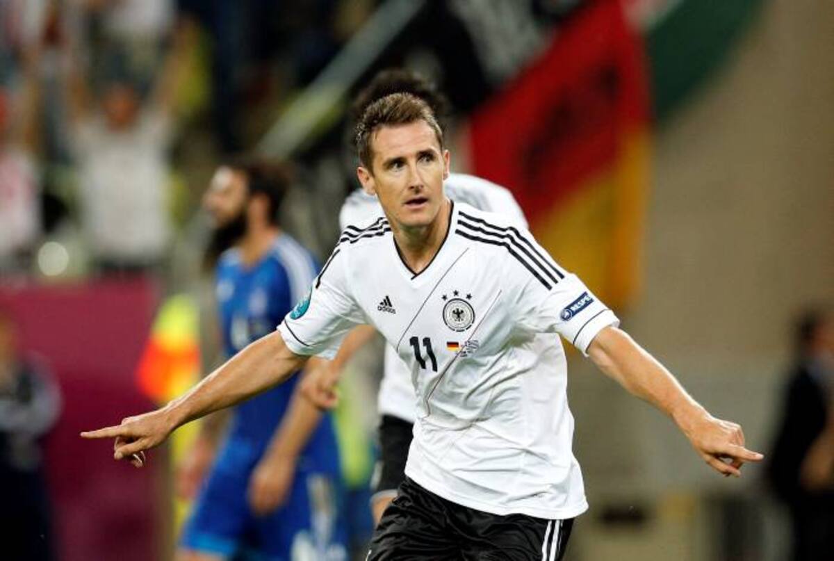 Miroslav Klose comandará el ataque de Alemania para el choque de este jueves ante Italia. AFP