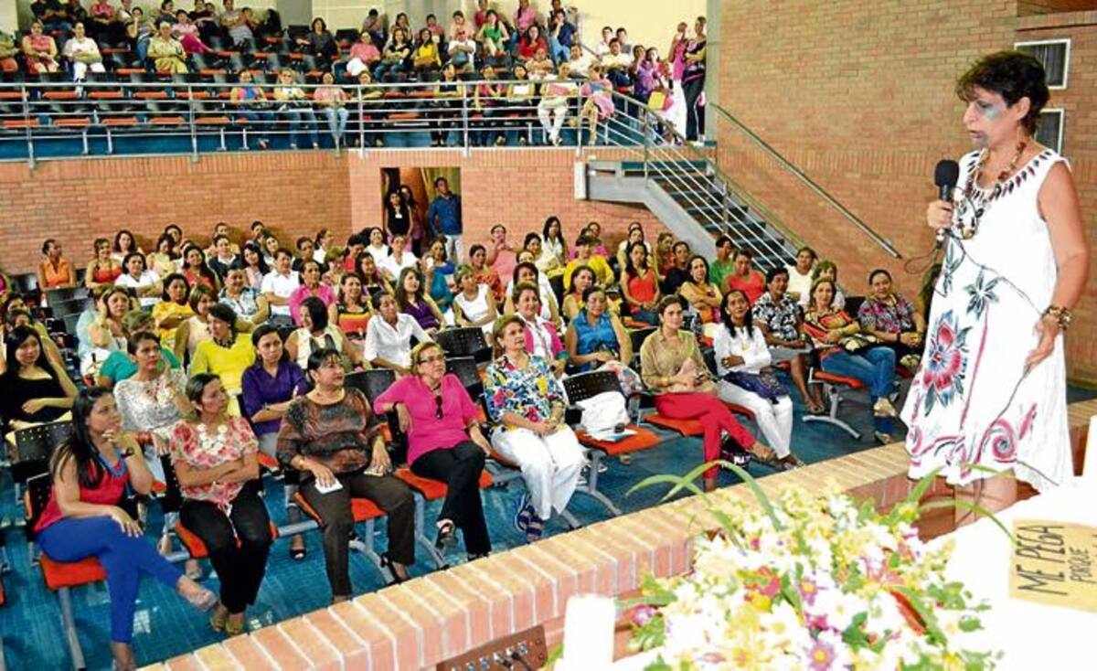 La gestora Social de Sucre, María Victoria Soto de Guerra, durante la celebración del Día Internacional de la Mujer. CORTESÍA/