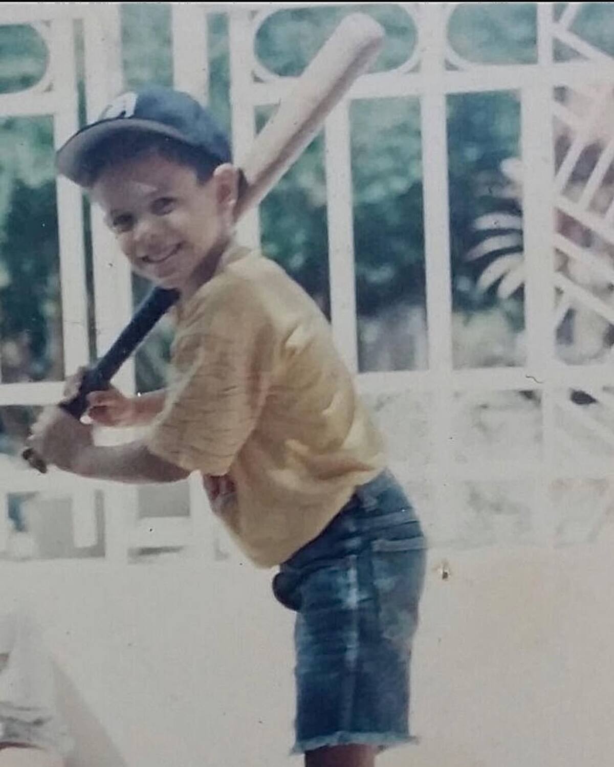 Antes de los estadios y las ovaciones, estuvo el juego puro. Giovanny Urshela, cuando el béisbol era solo ilusión. // Foto: cortesía Instagram @urshela10.