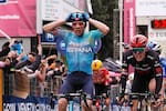 Egan Bernal escaló en el Giro de Italia: segunda etapa con final apasionante