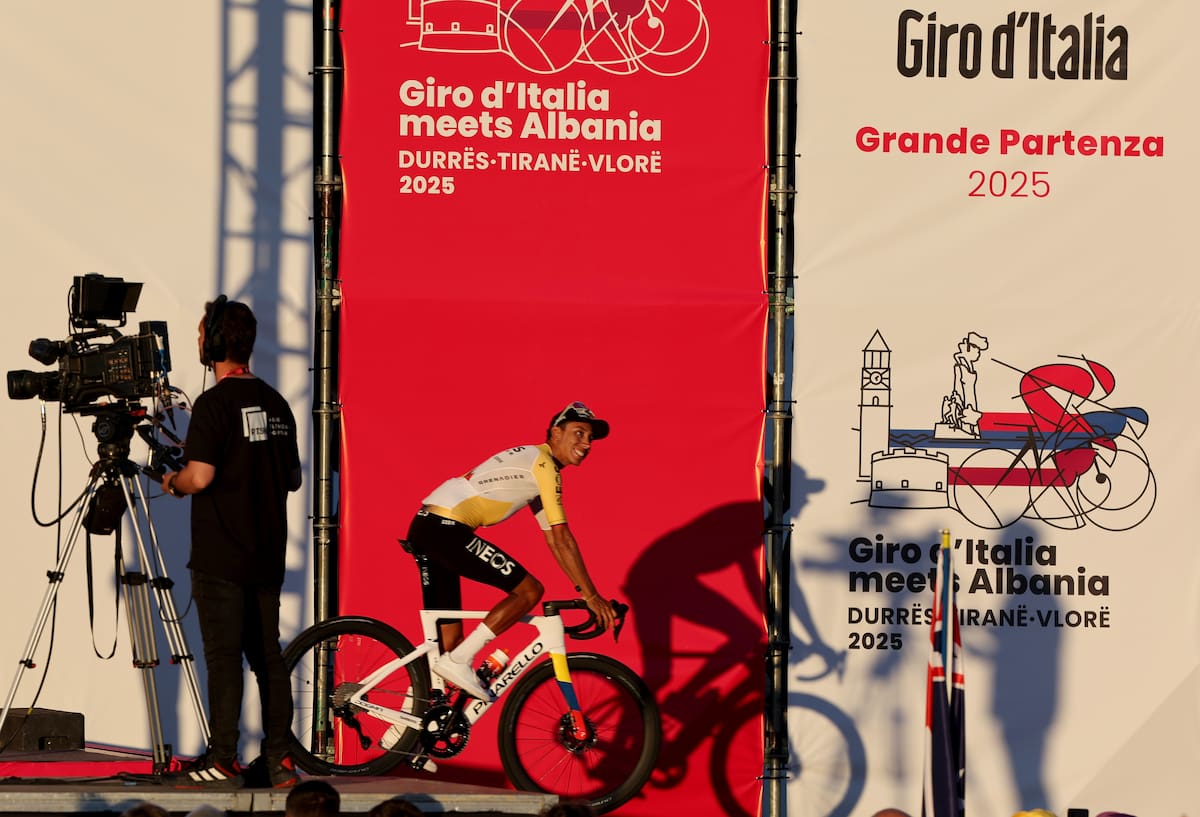 El colombiano Egan Bernal del Team INEOS Grenadiers durante la presentación de equipos del Giro de Italia.//EFE
