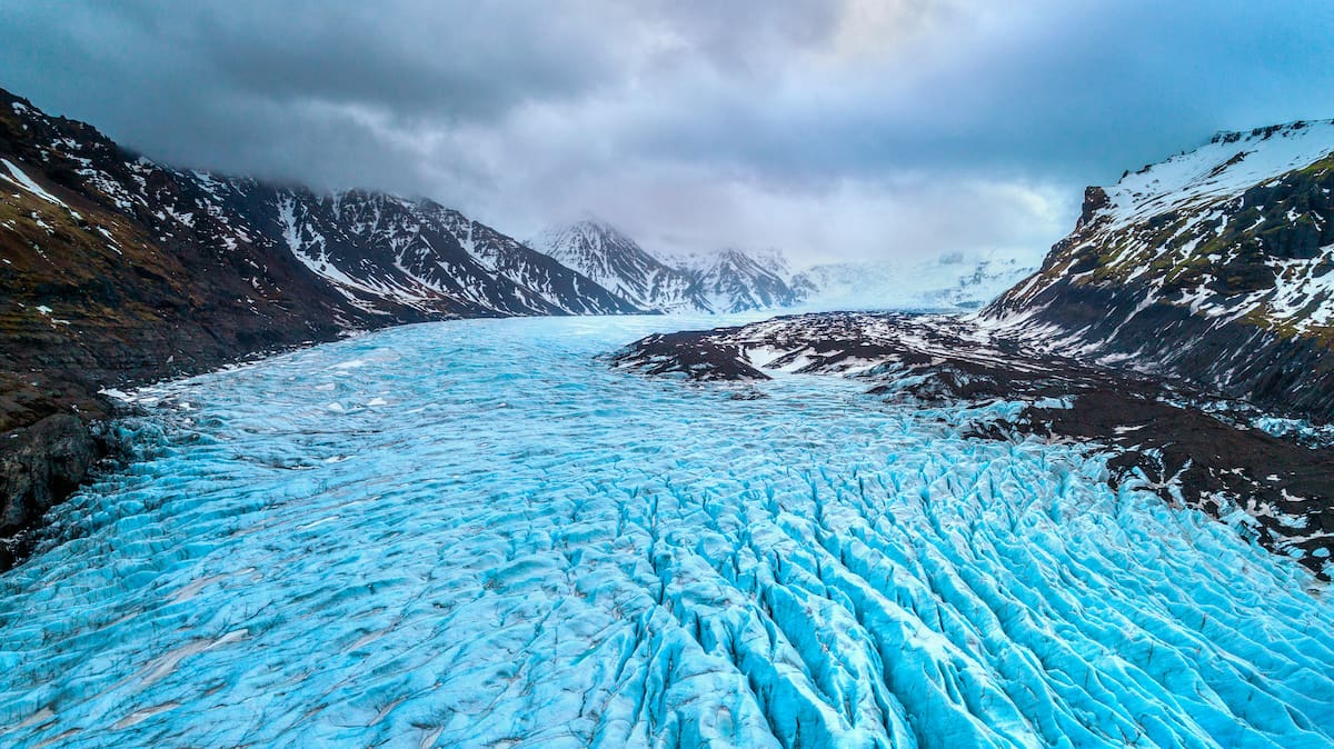 Con una profundidad de hasta 284 metros, Jökulsárlón es el lago más profundo de Islandia y ha sido escenario de varias películas debido a su belleza sobrecogedora // 123rf.
