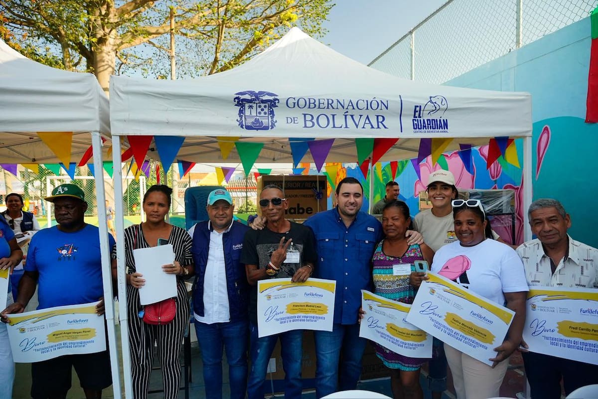 Gobernación llevó a cabo acto protocolario de inauguración de obras viales en Las Delicias y entregó activos a emprendedores de la comunidad. // Foto: cortesía - Gobernación de Bolívar.