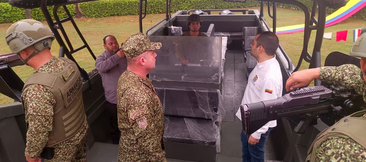 La Gobernación de Bolívar realizó la entrega de dos (02) botes de apoyo fluvial tipo Predador a la Brigada de Infantería de Marina No . 1. // Foto: cortesía - Armada de Colombia.