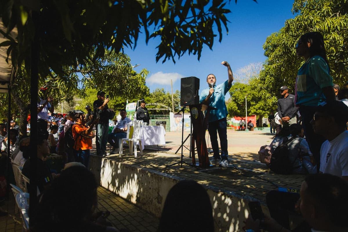 El gobernador Yamil Arana en la entrega de la vía. // Cortesía - Gobernación de Bolívar